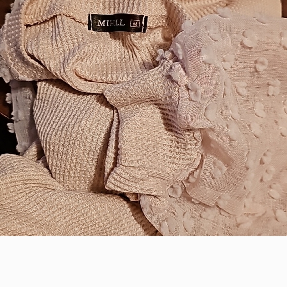 Size medium blouses bundle - Picture 3 of 3